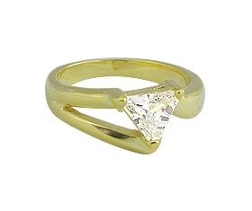Anel folheado a ouro com zircônea triangular